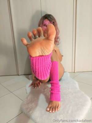 Ariel Feet Photo #24