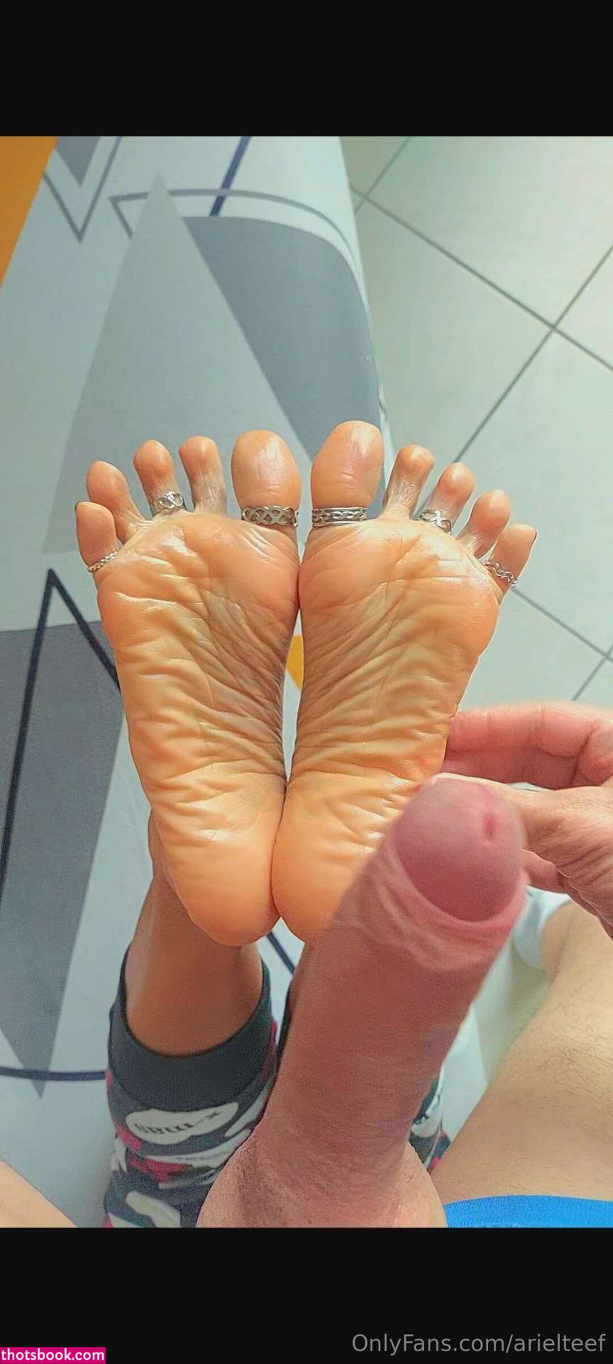 Ariel Feet Photo #30