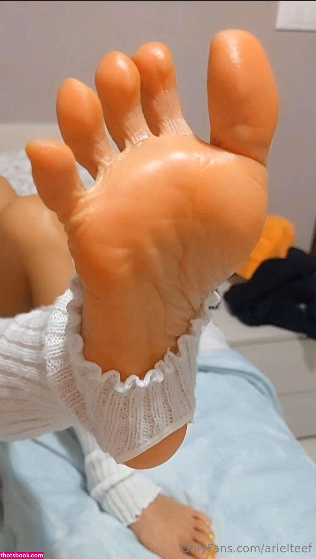 Ariel Feet Photo #54