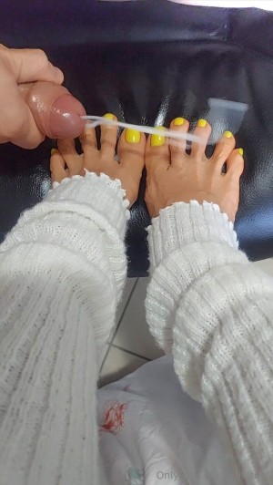 Ariel Feet Photo #63