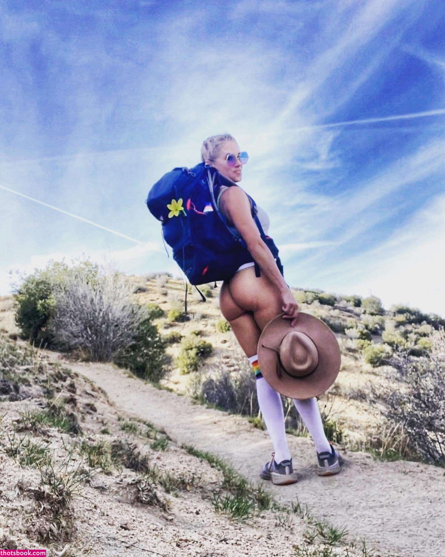 Thegirlinthevanagon Photo #2