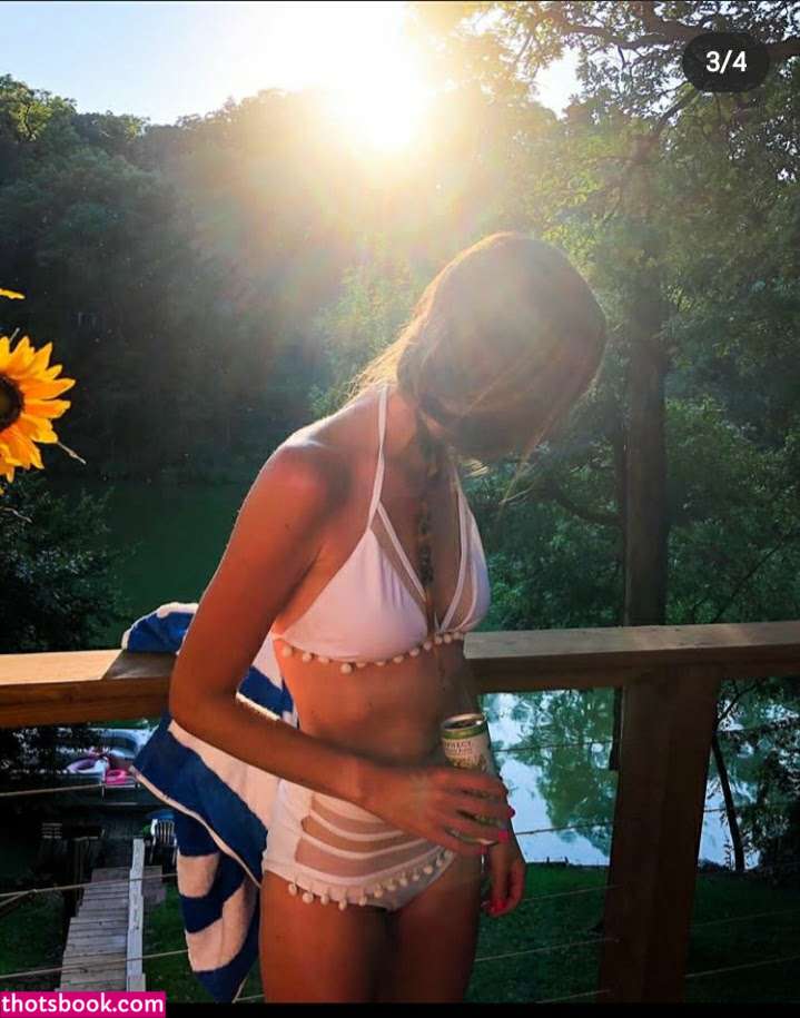 Emily Hart Photo #11