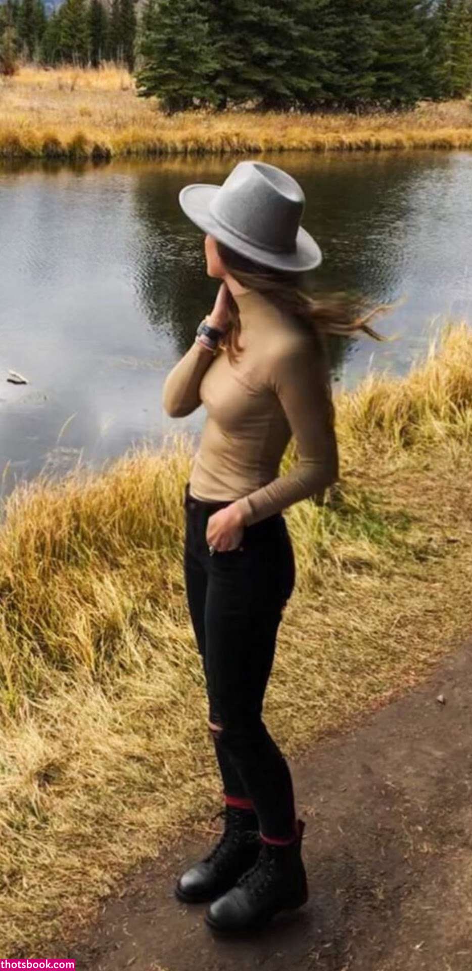 Emily Hart Photo #15