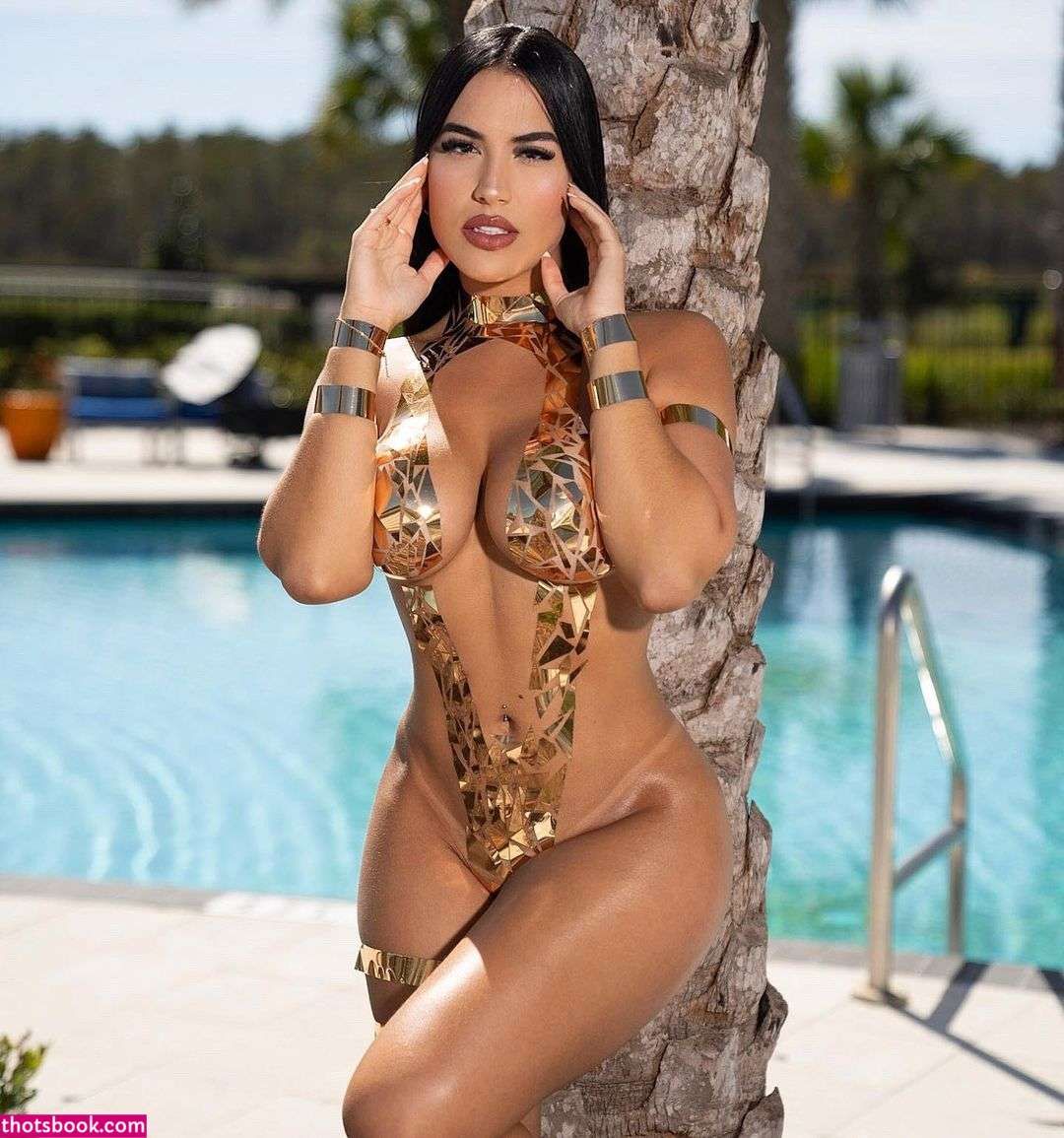 Melany Fernandez Photo #4