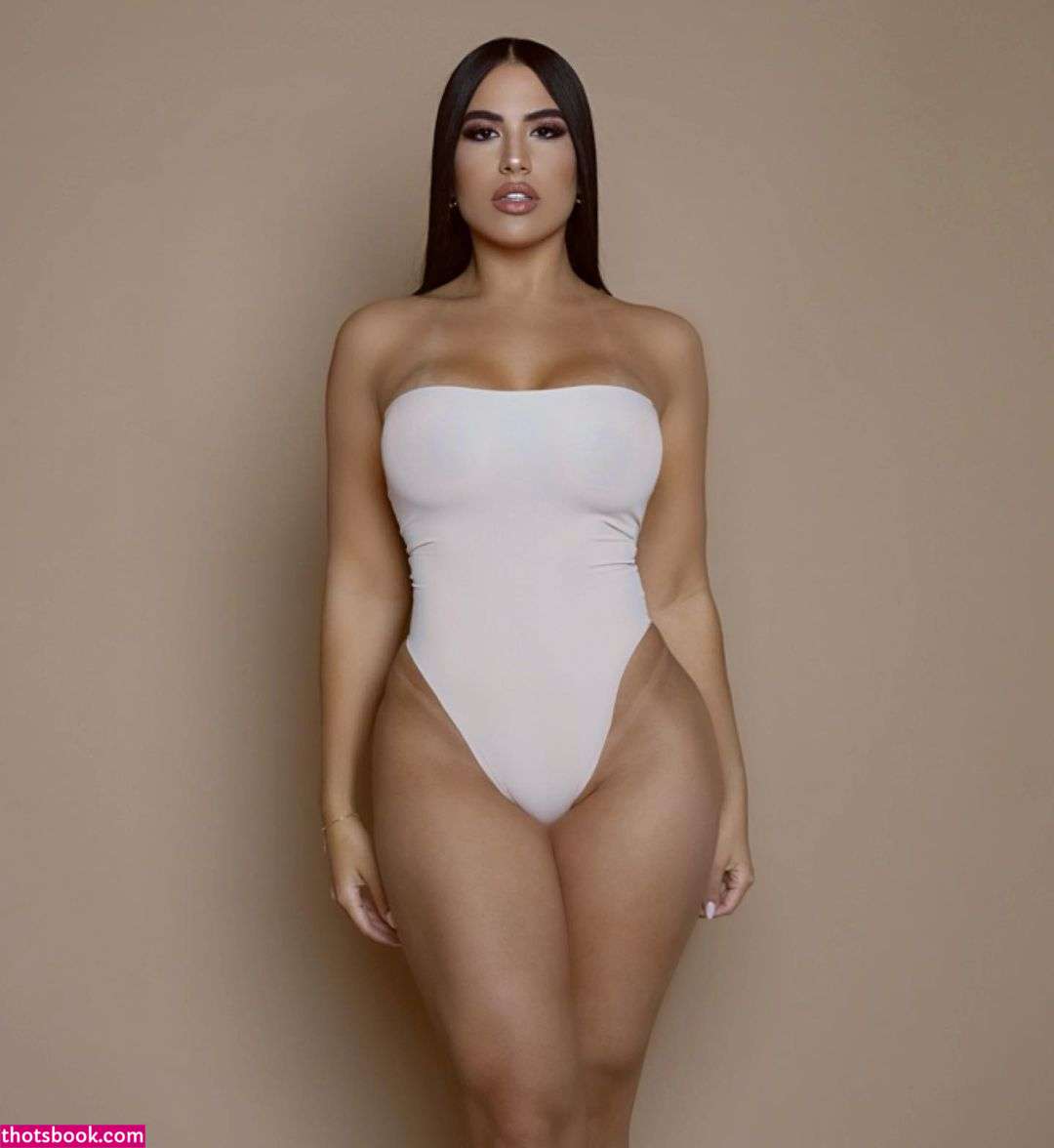 Melany Fernandez Photo #5