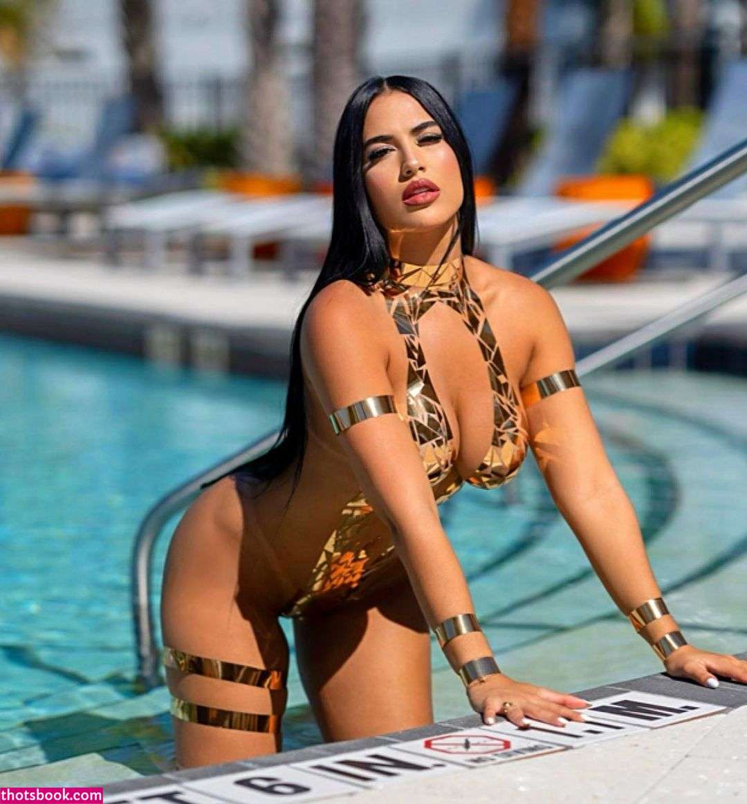 Melany Fernandez Photo #12