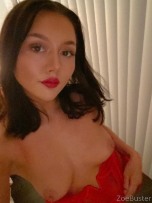 zoebustard Photo #40