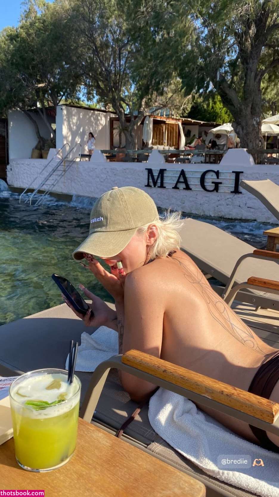 Hazal Bayazit Photo #14