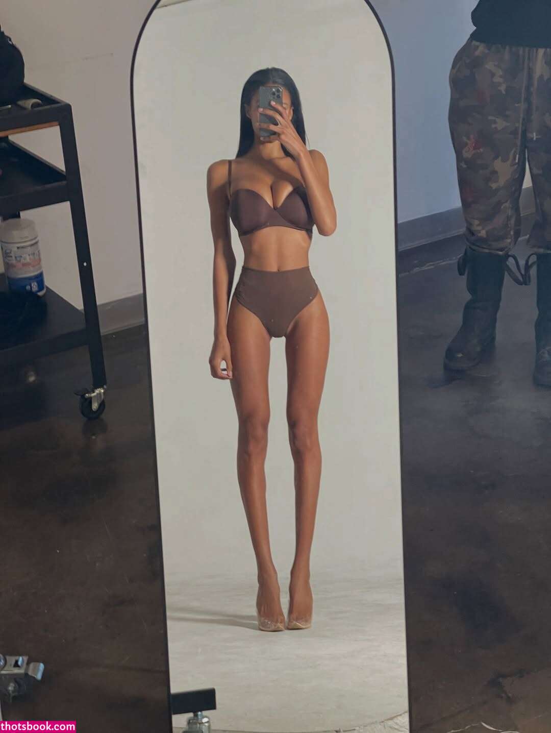 Laura Victoria Photo #2