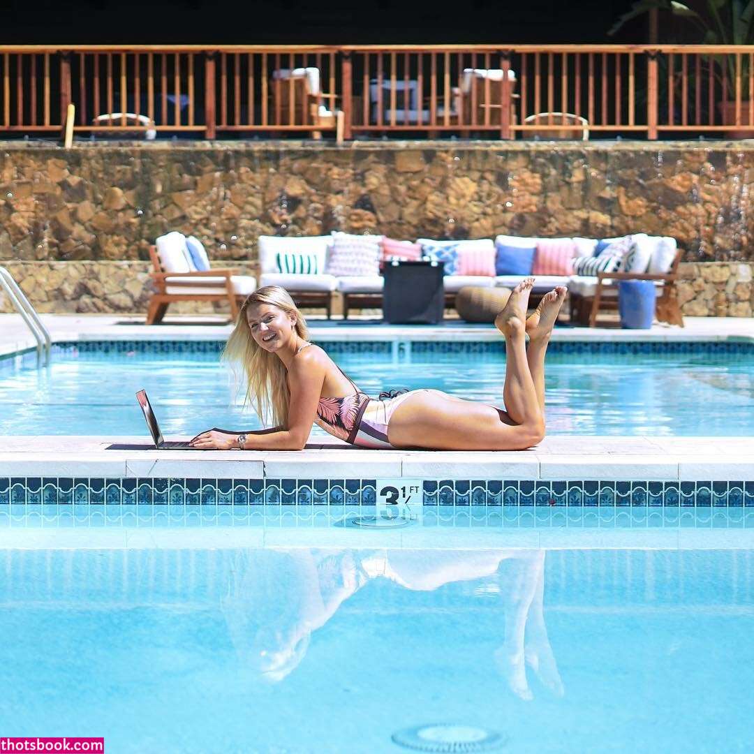 Lauren Tickner Photo #7