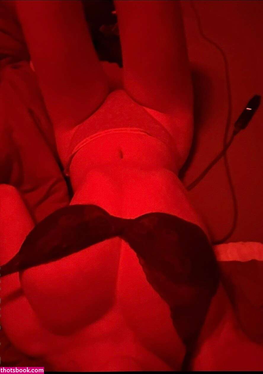 Blonde Vivi Photo #35