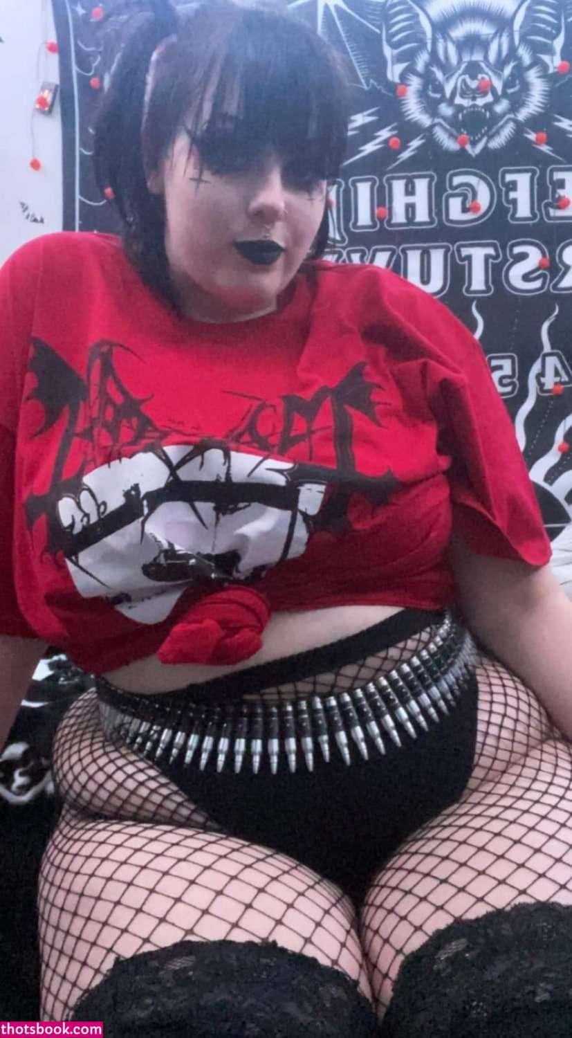 Thrashbarbie Photo #11