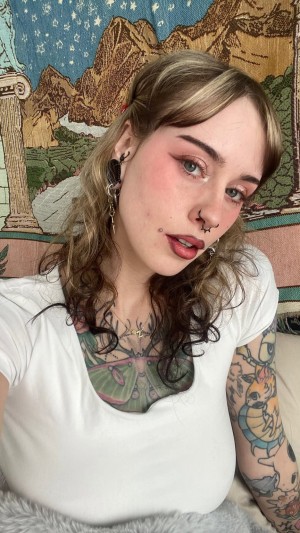 Tellmemore666 Photo #16