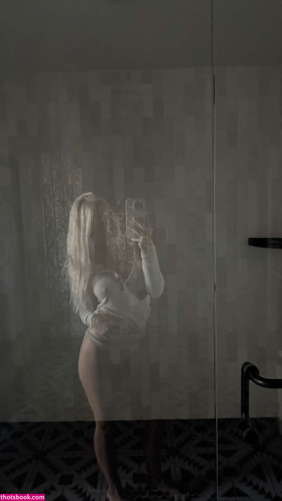 Julia Tate Photo #10