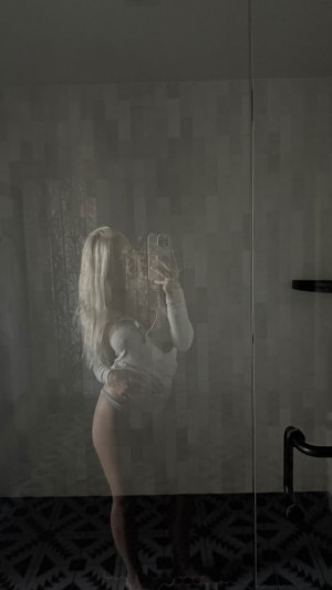 Julia Tate Photo #10