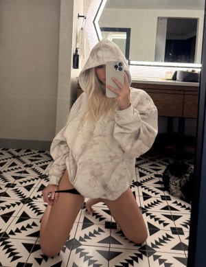 Julia Tate Photo #15