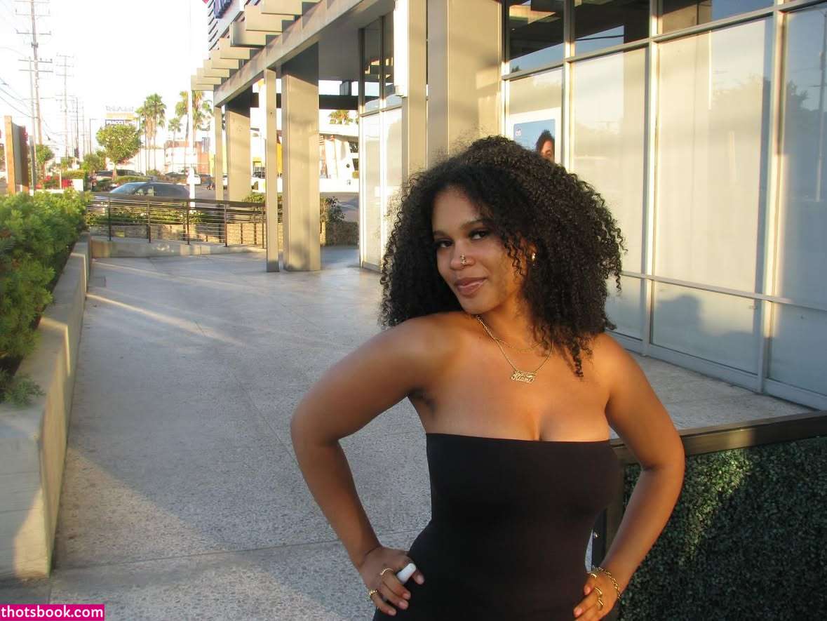 Amara Kioni Photo #5