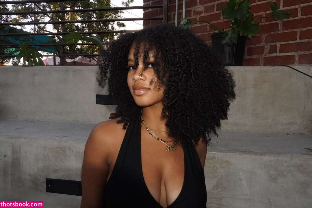 Amara Kioni Photo #16