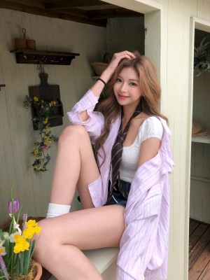 Elyn Leong Photo #13