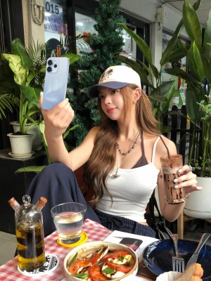 Elyn Leong Photo #35