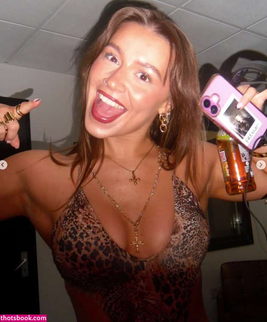 Leah Davies Photo #13