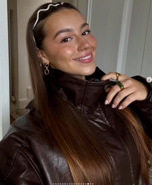 Leah Davies Photo #28