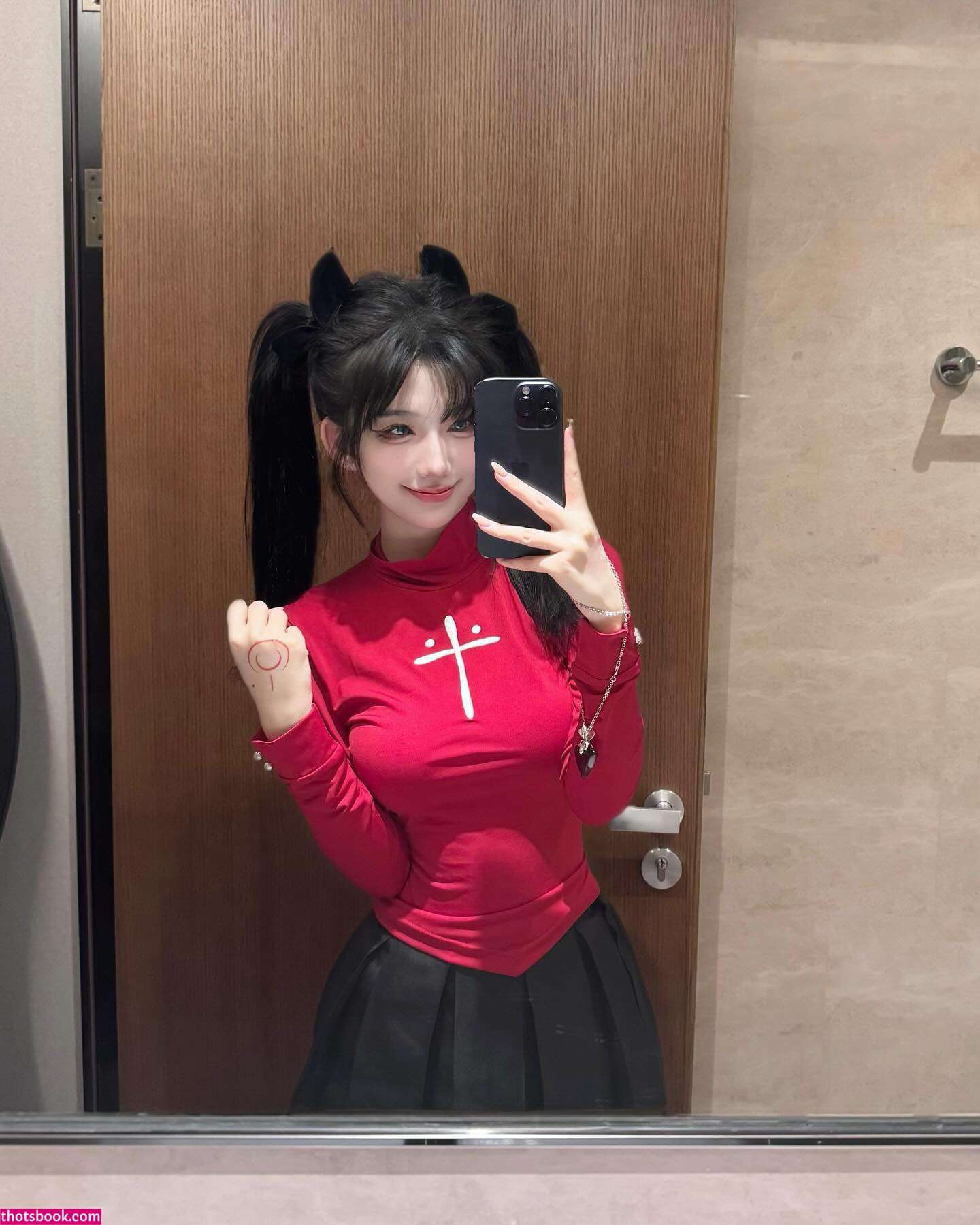 Xlii Evelyn Photo #2