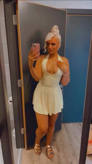 Abigail Holder Photo #10