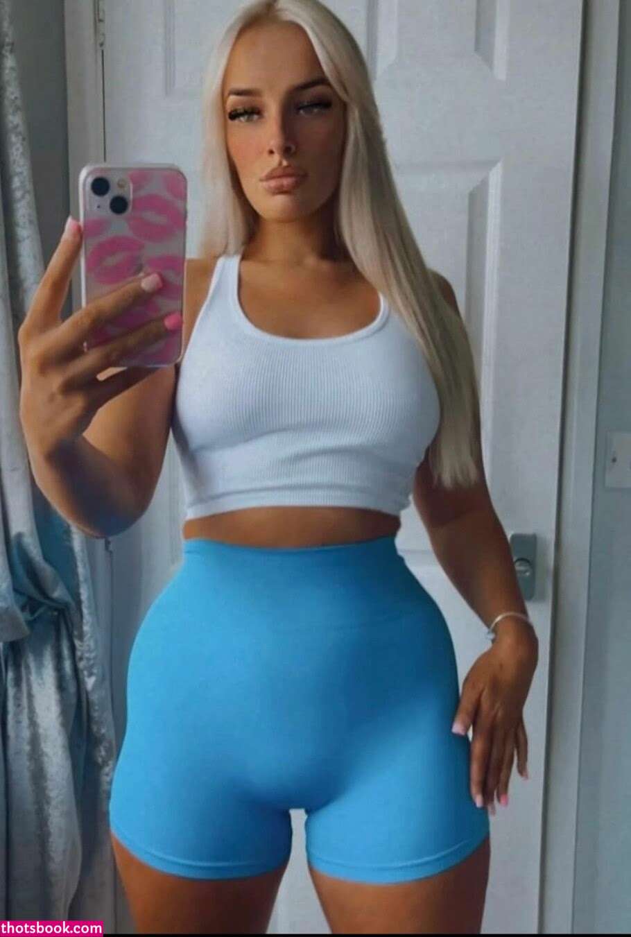 Abigail Holder Photo #20