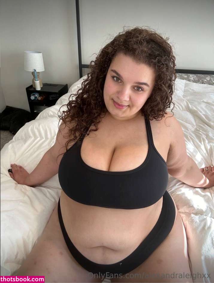 Alexandra Leigh Photo #3