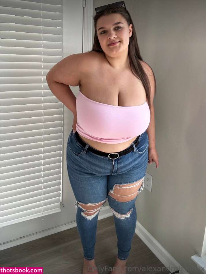 Alexandra Leigh Photo #6