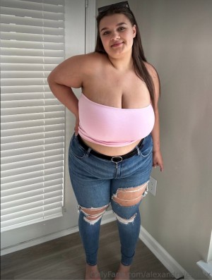 Alexandra Leigh Photo #6