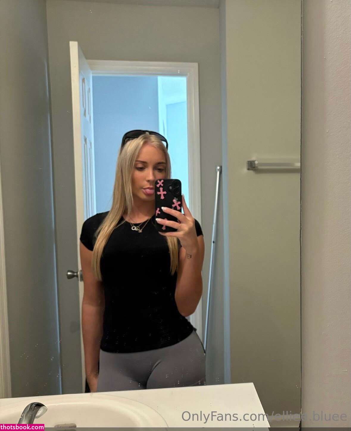 Ellie Bellyy Photo #23