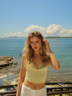 Julia Helena Photo #20