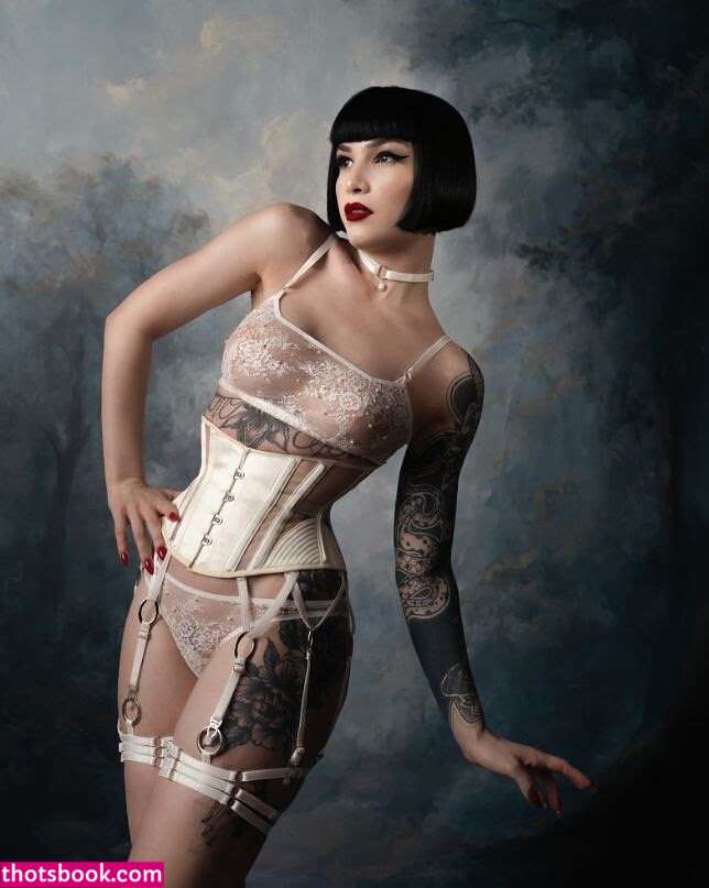 Miriam Veil Photo #5