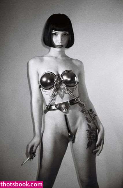 Miriam Veil Photo #9