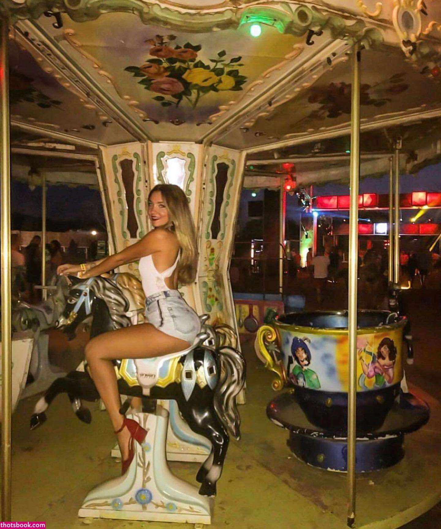 Selen Senal Photo #10