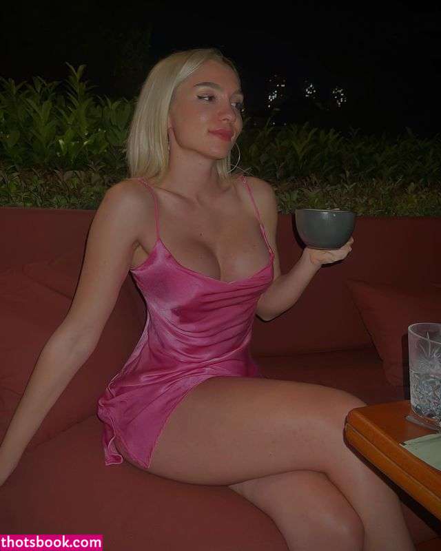 Selen Senal Photo #18