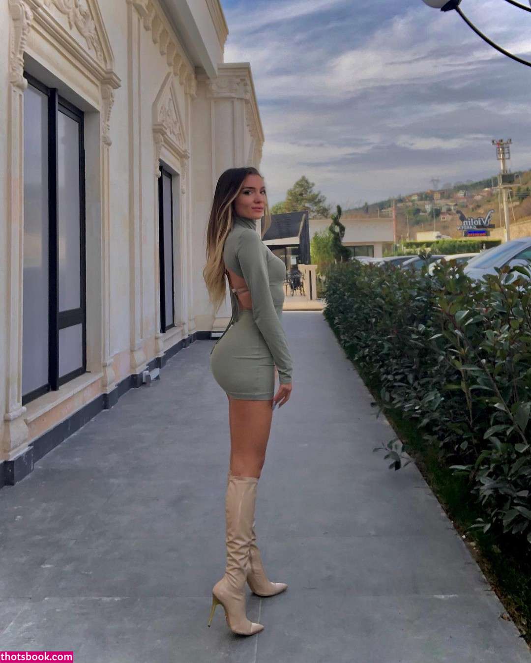 Selen Senal Photo #22