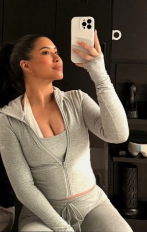 Julia Kelly Photo #117