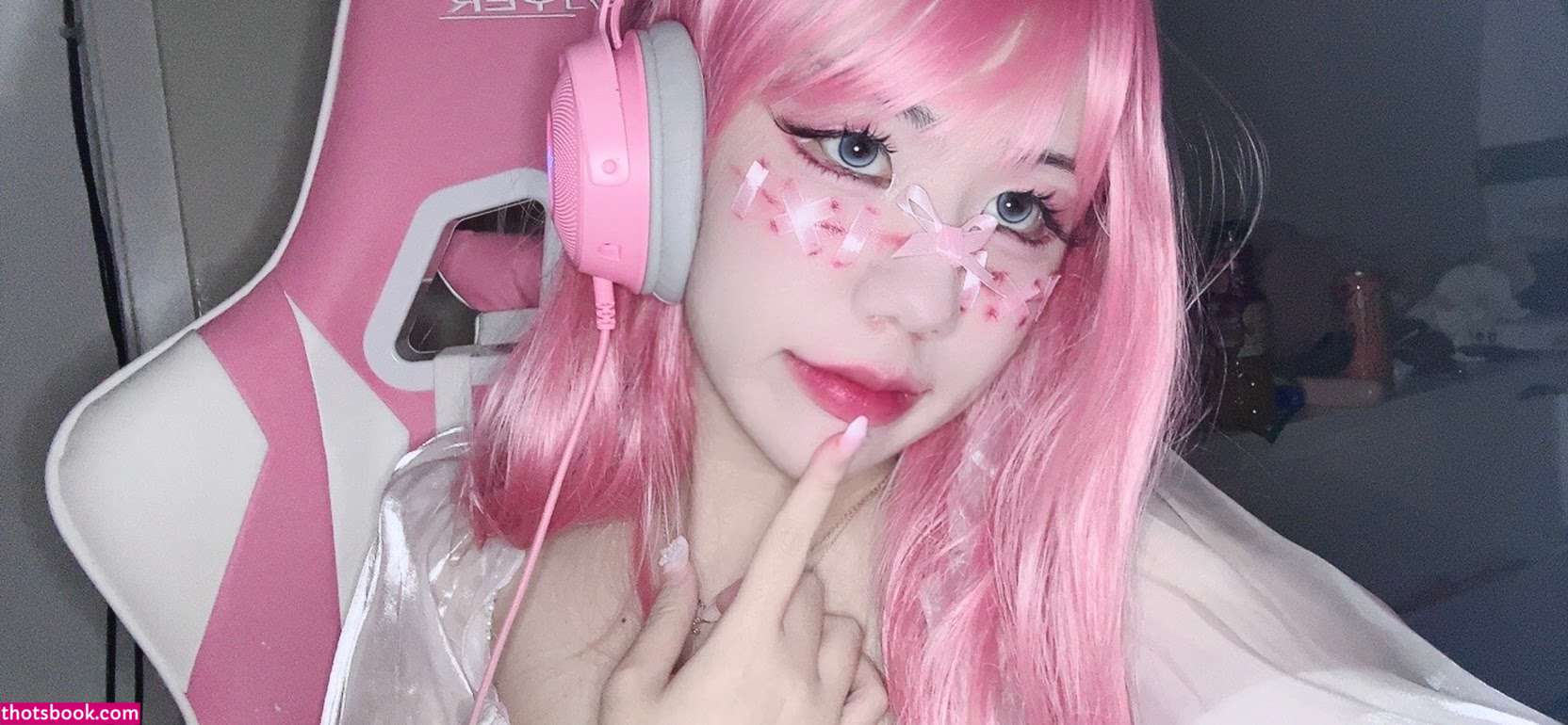 blushingsora Photo #25