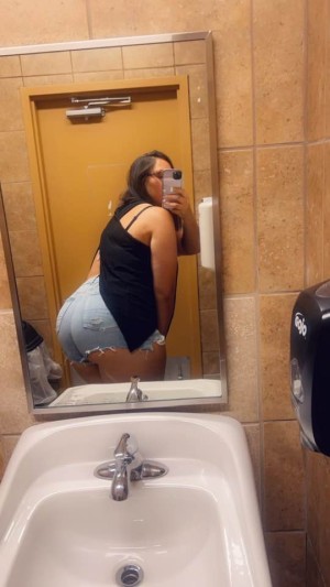 Damnnn Manda Photo #9