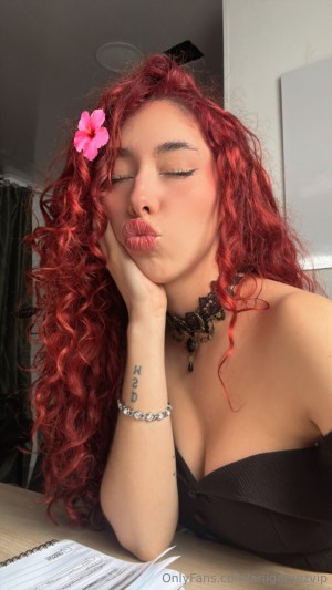 ariigomezvip Photo #6