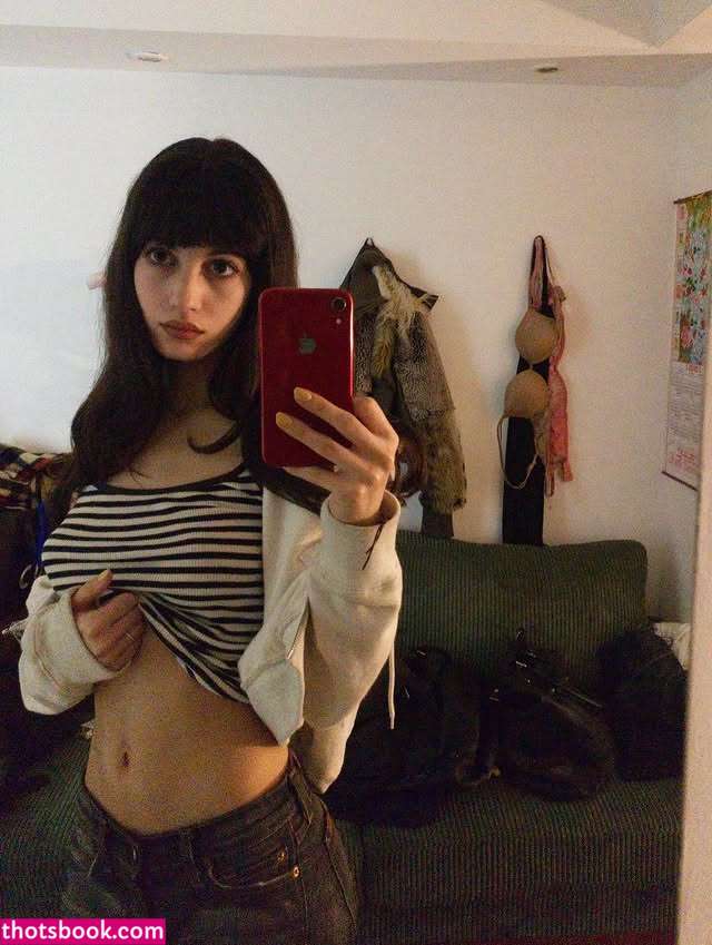 Reaisnowhite Photo #16