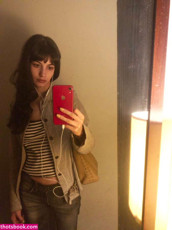 Reaisnowhite Photo #17