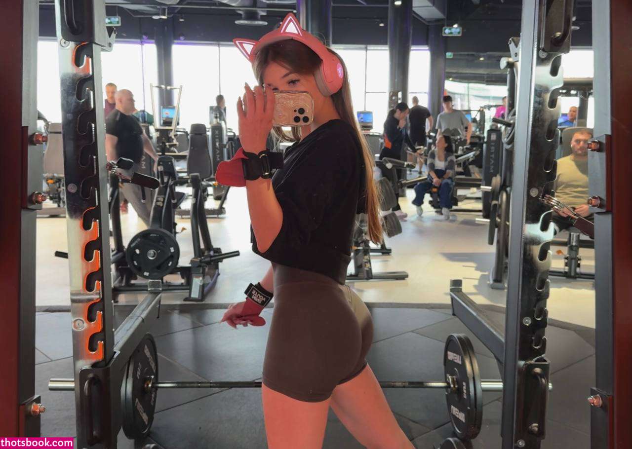 Sienna Moore Photo #13