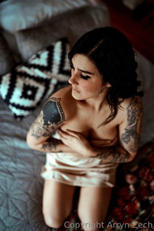 Arryn Zech Photo #10