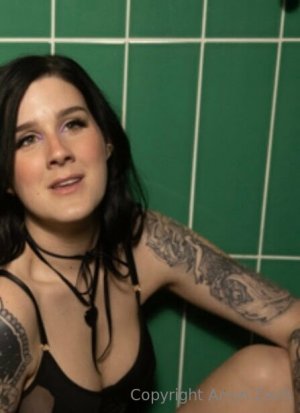 Arryn Zech Photo #36