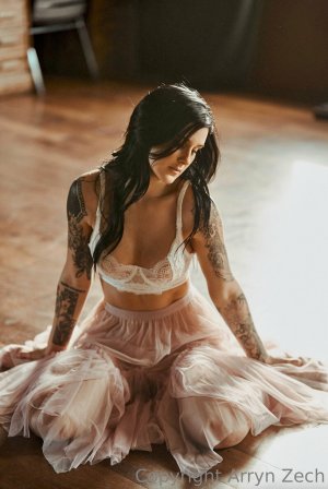 Arryn Zech Photo #101