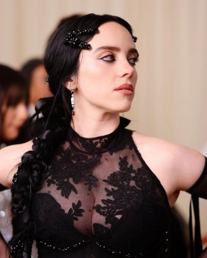 Billie Eilish Photo #33